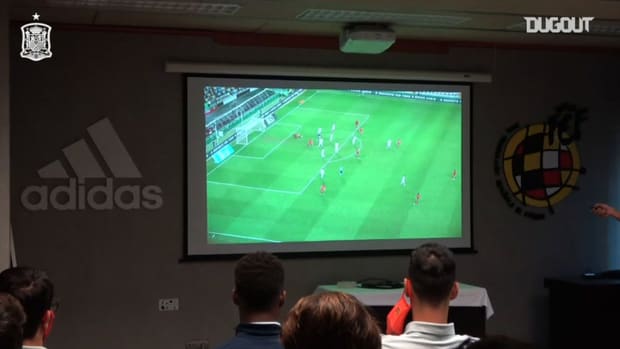 Behind the scenes: Spain’s tactical talk